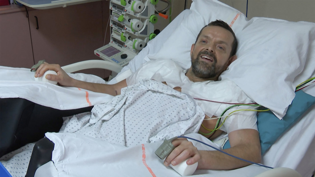 FOTOS: El primer hombre con brazos y hombros trasplantados puede ya flexionar sus bíceps