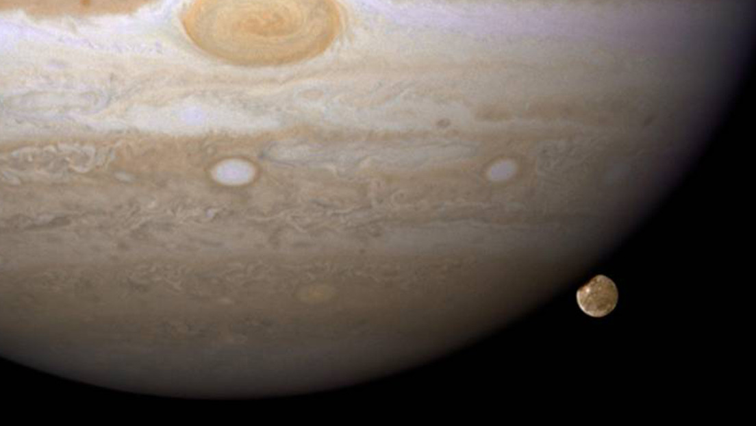 Hubble halla la primera evidencia de vapor de agua en la luna más grande del Sistema Solar