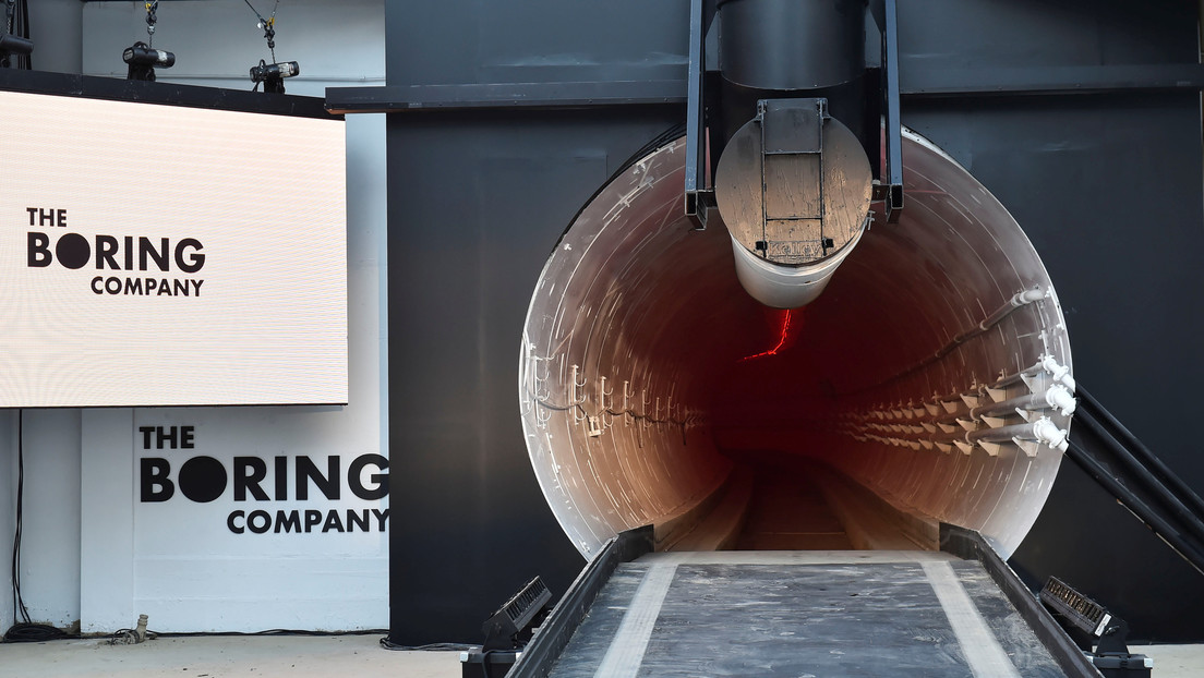 Conductores del túnel de Elon Musk en Las Vegas habrían recibido instrucciones de calificarlo de "gran líder" en respuesta a preguntas de pasajeros