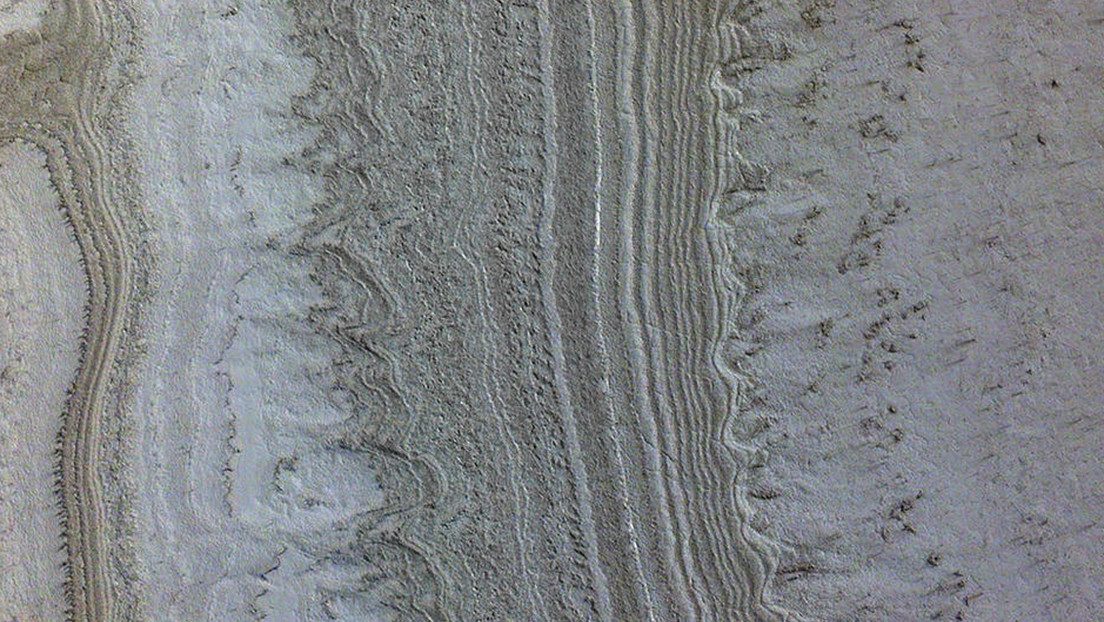 Científicos sugieren que los lagos subglaciales del polo sur de Marte no contienen agua, sino otra sustancia