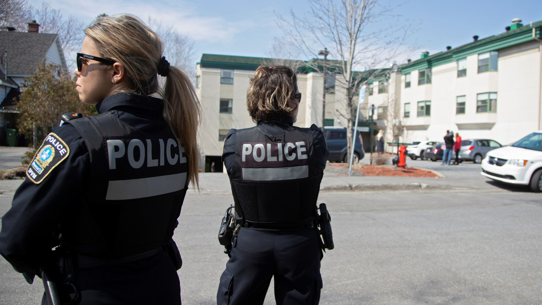 Bomberos y policías confunden el cuerpo calcinado de una mujer con un maniquí y lo tiran a la basura