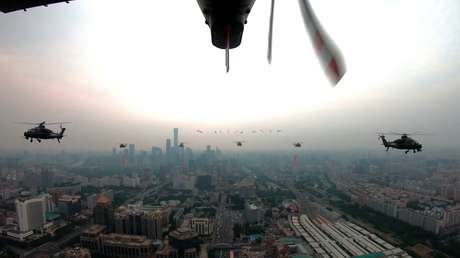 15 cazas J-20 de China sobrevuelan Pekín en una formación "sin precedentes" en el centenario del Partido Comunista (VIDEO)