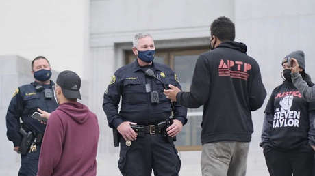 VIDEO: Un policía de EE.UU. usa música de Taylor Swift mientras es filmado para que no puedan subir el material a YouTube
