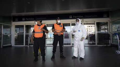 ¿Víctimas o irresponsables? La polémica por los argentinos que no pueden volver al país por las nuevas restricciones en vuelos