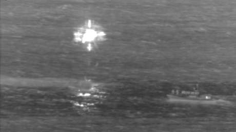 Publican un video del rescate de dos pilotos de un Boeing 737 que amarizó de emergencia cerca de Hawái