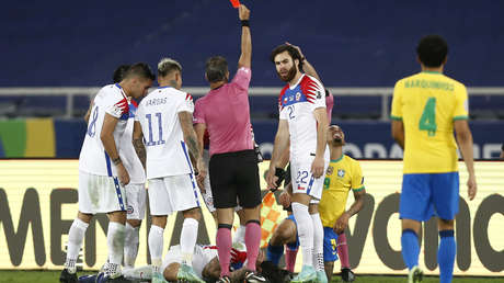 "Solo vio la pelota": Neymar defiende a su compañero Gabriel Jesus tras la patada voladora que le valió la expulsión contra Chile (VIDEO)