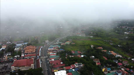 VIDEO: Miles de evacuados tras la erupción del volcán Taal, que arroja gases tóxicos