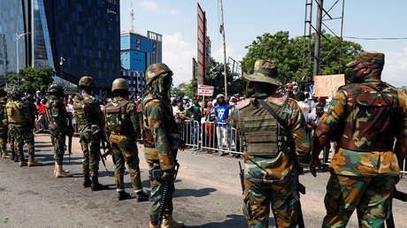 VIDEO: Captan cómo militares armados maltratan a residentes de una localidad de Ghana por la supuesta desaparición de un 'smartphone'