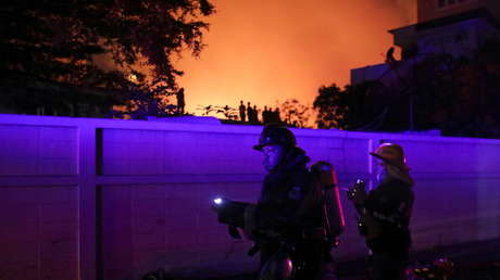 FOTOS, VIDEO: Una fuerte explosión y un incendio en una fábrica química dejan al menos 30 heridos y provocan una evacuación masiva en Tailandia