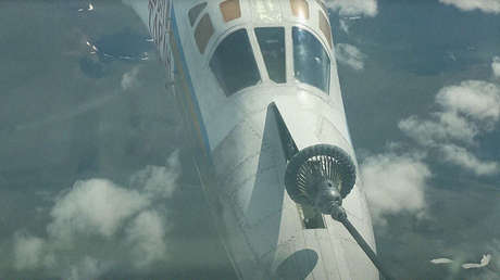 VIDEO: Dos bombarderos rusos Tu-160 regresan a su base desde el noreste del país repostando en vuelo