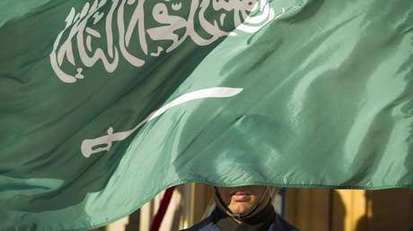 Criadas de un príncipe saudí lo acusan de 'esclavizarlas' en su casa de París (y de dejar que sus hijos les escupieran)