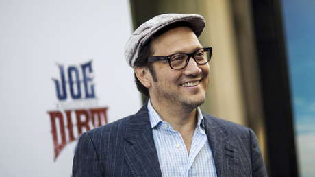 "¿Disparar con armas al covid-19?": critican al actor Rob Schneider tras instar a usar la Segunda Enmienda contra la vacunación "coercitiva"