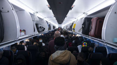 El video de una mujer amordazada e inmovilizada con cinta adhesiva durante un vuelo en EE.UU causa polémica en las redes