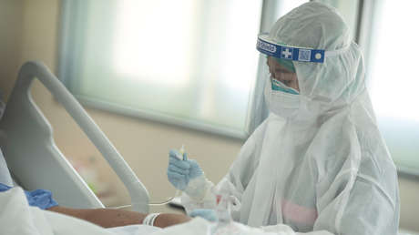 Muere una enfermera vacunada con dos dosis de la vacuna de Sinovac tras contraer el covid-19