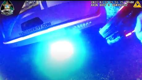 Un hombre armado muere tras disparar contra policías durante un enfrentamiento de varias horas (VIDEO)