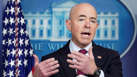 "Si se lanzan al mar, no vendrán a EE.UU.": la advertencia de Mayorkas a los ciudadanos de Cuba y Haití