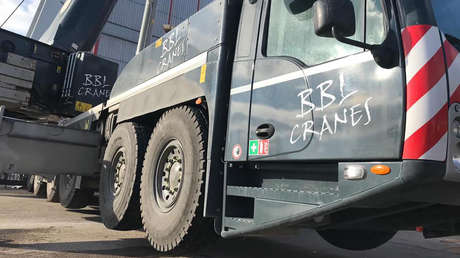 VIDEO: Una grúa de 68 toneladas les cae encima a dos obreros alemanes y sobreviven milagrosamente