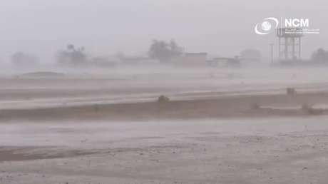 Emiratos Árabes Unidos provoca fuertes lluvias artificiales con una nueva tecnología en medio de una ola de calor de casi 50 grados (VIDEO)