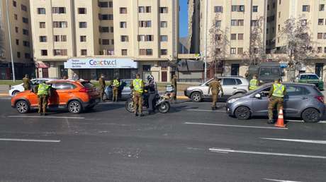 Liberan a los dos constituyentes detenidos por participar en una manifestación por los presos del estallido social en Chile