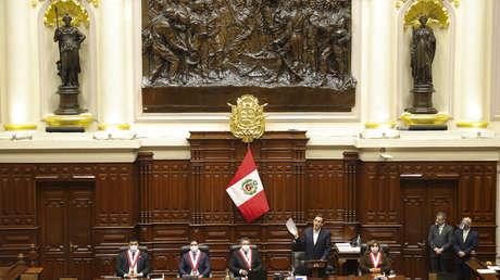 Perú prohíbe a los presidentes salir del país luego de terminado su mandato como mínimo un año