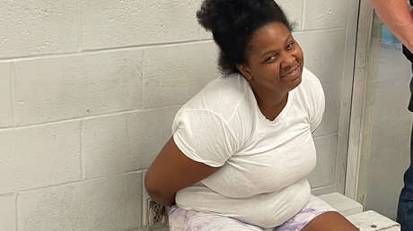 Una mujer buscada por cómplice de asesinato es detenida tras comentar en Facebook una publicación de la Policía sobre ella misma