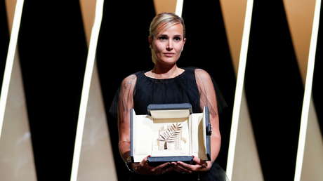 VIDEO: El presidente del jurado del Festival de Cannes tiene un lapsus en la ceremonia de entrega y desvela antes de tiempo al ganador principal