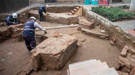 Encuentran en Perú los restos de una capilla dominica de principios del siglo XVII en una plaza del centro de Lima