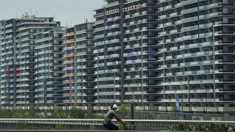 Techos bajos, baños 'de avión' y minimalismo absoluto: atletas critican la Villa Olímpica "medieval" de Tokio