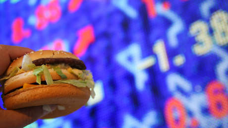 El índice Big Mac señala al rublo ruso como una de las monedas más infravaloradas del mundo