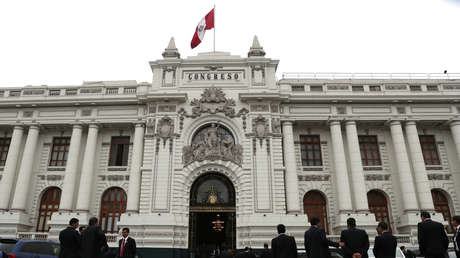 Diputados peruanos analizan un polémico proyecto para permitir la minería en ríos (a pocos días de dejar sus bancas)