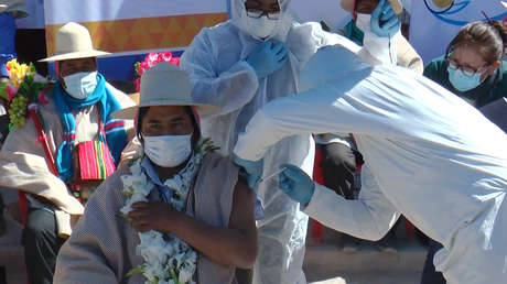 VIDEO: Vacunan contra el covid-19 a los Uru Chipaya, un pueblo indígena que habita una zona remota de Bolivia