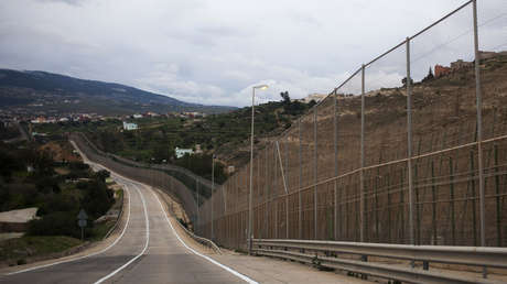 VIDEO: Migrantes celebran su llegada a España tras saltar una valla de 6 metros en la frontera con Marruecos