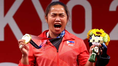 Hidilyn Diaz, la primera deportista en ganar un oro olímpico para Filipinas, recibe 600.000 dólares y dos casas como recompensa