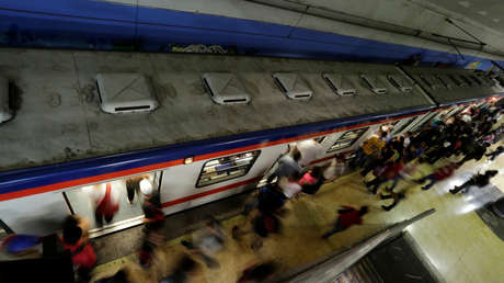 VIDEO: Guardias del metro de Monterrey someten a un joven por no usar mascarilla
