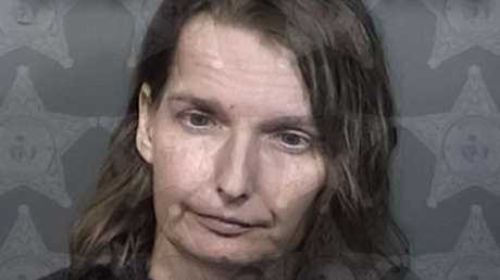 Arrestan a una mujer por encerrar a su hija autista en una jaula por las noches