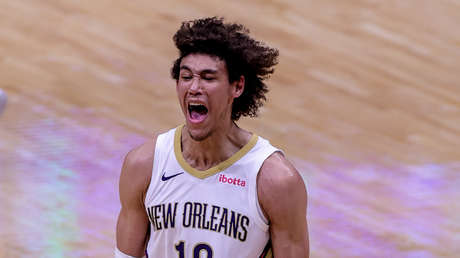 Arrestan a un pívot de la NBA por una pelea con policías que usaron una pistola de electrochoque para reducirlo