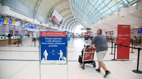 Multan a dos estadounidenses en Canadá con casi 20.000 dólares cada uno por presentar documentos de vacunación falsos