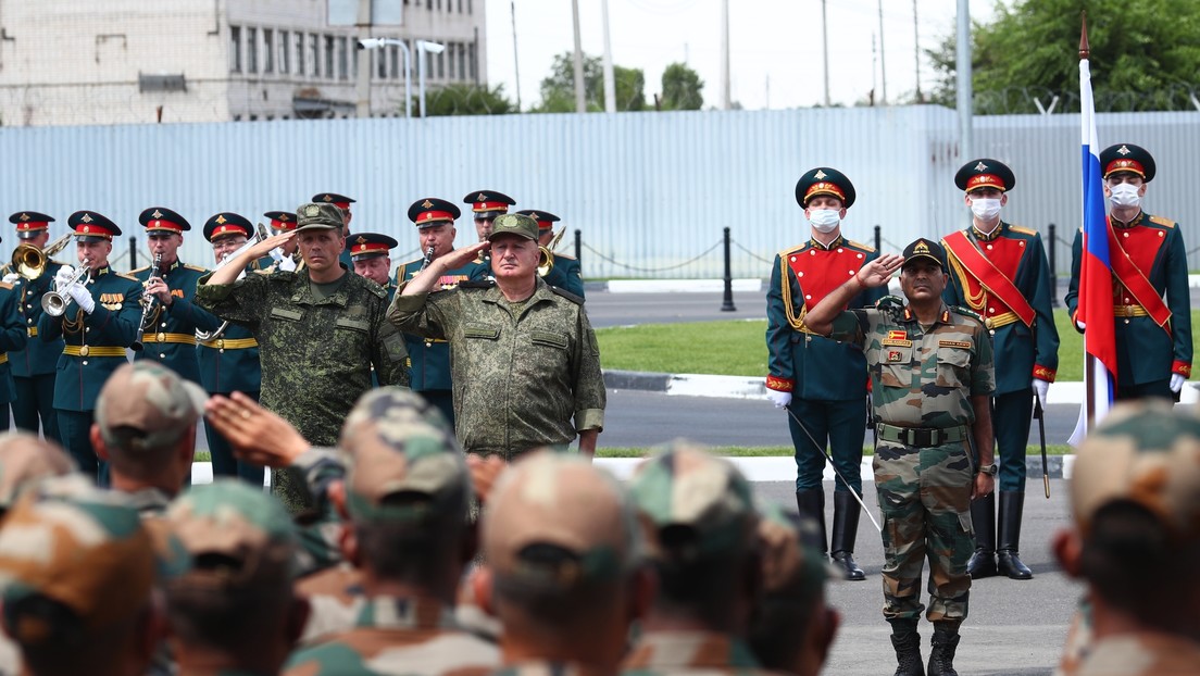 VIDEO: Rusia e India llevan a cabo ejercicios militares conjuntos en la región rusa de Volgogrado