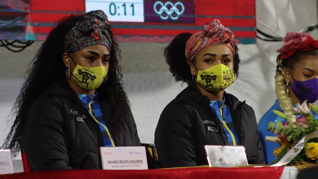 El incómodo momento que pasaron las medallistas olímpicas de Ecuador en un homenaje en Quito, donde pretendían que levantaran una barra de 130 kilos