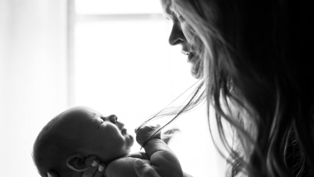 Condenan a 9 años de prisión a una madre que dejó morir a su bebé abandonada en casa al irse de fiesta durante casi 6 días