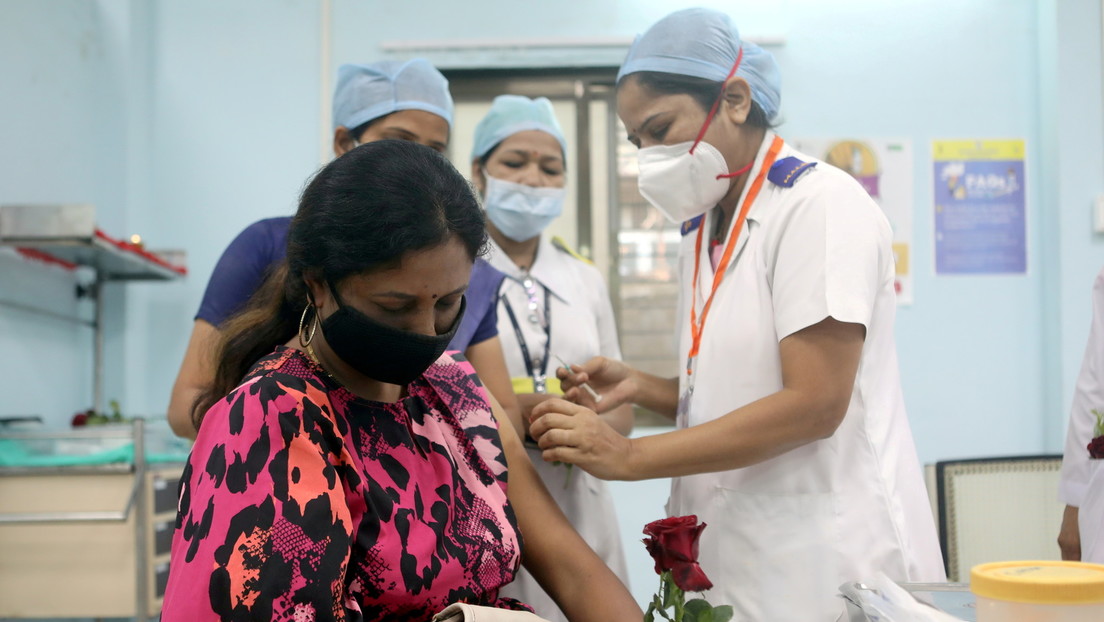 Un estudio indio muestra los beneficios del 'cóctel de vacunas' contra el covid-19, que es la base del fármaco ruso Sputnik V