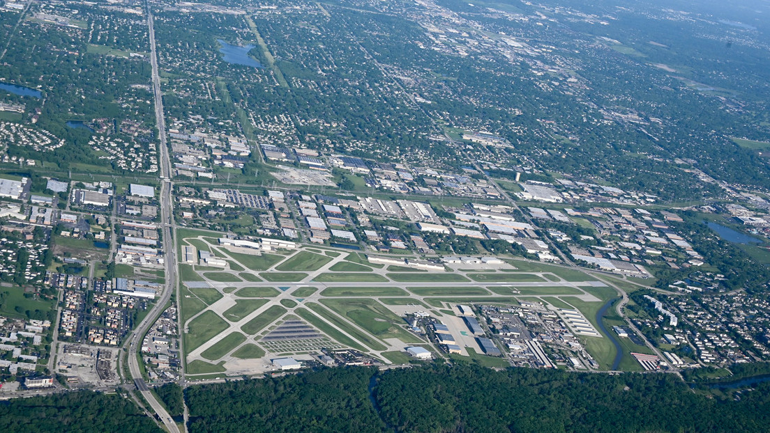 Se estrella un helicóptero en la autopista cerca del aeropuerto de Chicago (VIDEO)