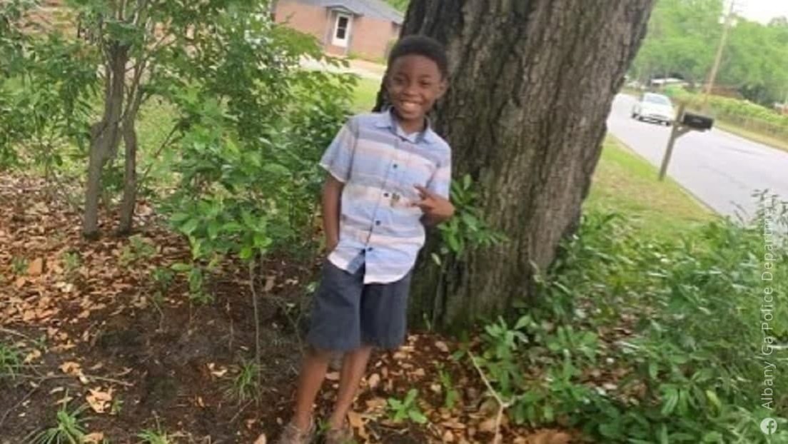 Un niño de nueve años muere tras ser alcanzado por una bala perdida mientras dormía en su cama en EE.UU.