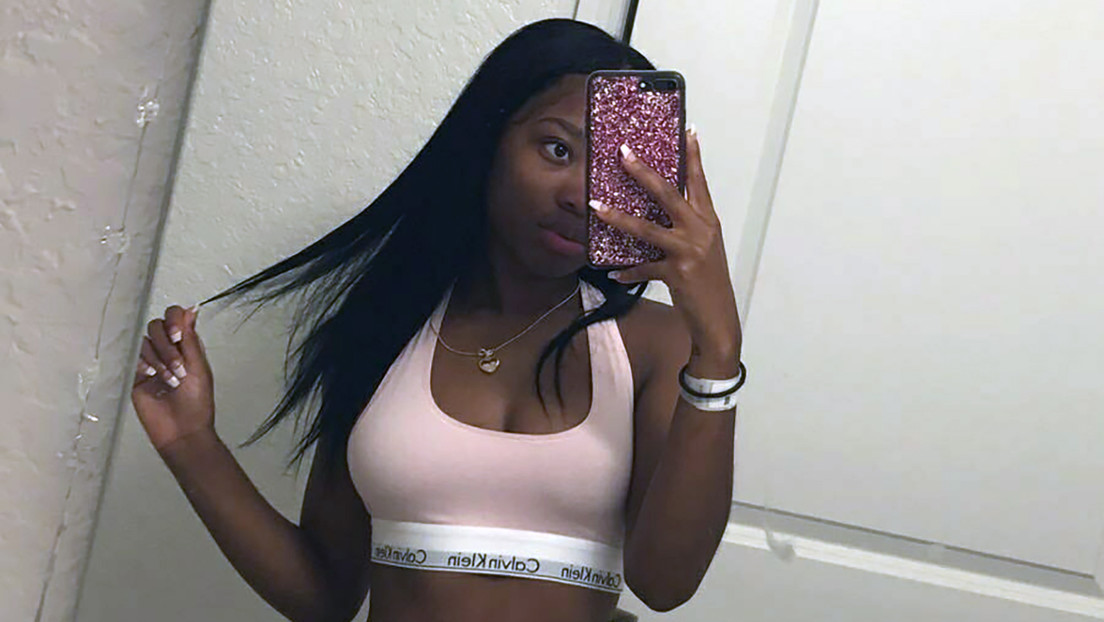 Una mujer muere tras ser disparada por su propio bebé durante una videoconferencia de trabajo en EE.UU.