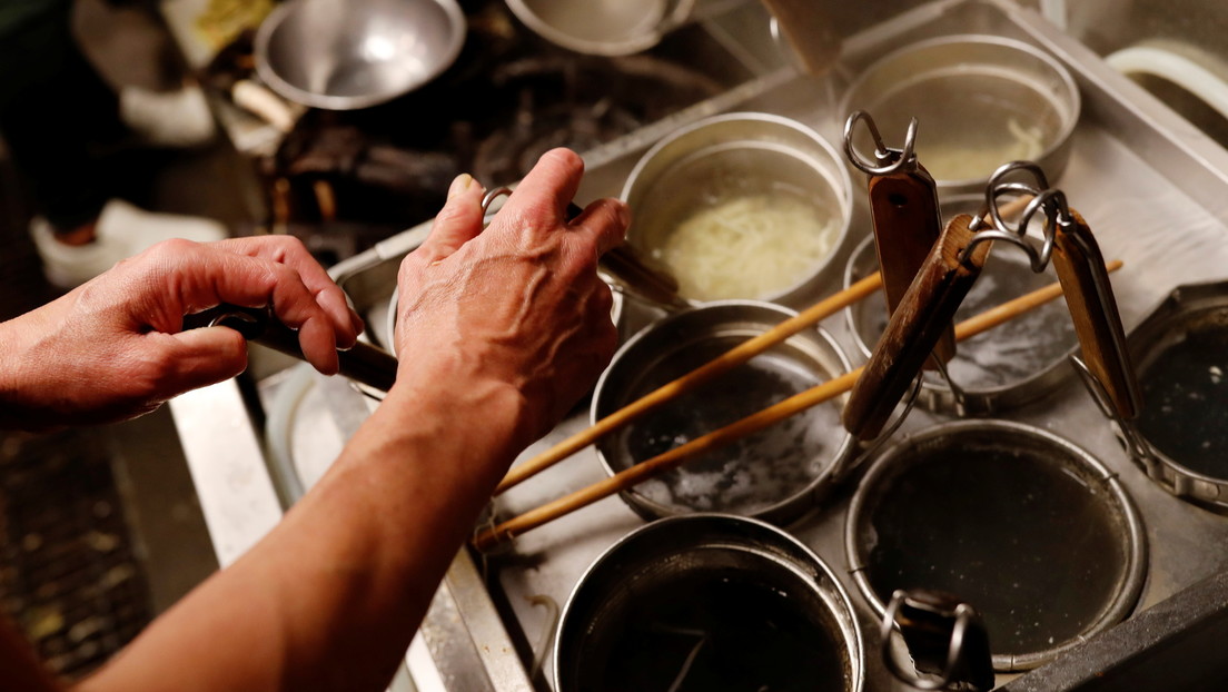 Una pequeña empresa japonesa de transporte crea un biocombustible hecho a base de restos de sopa 'ramen' y aceite de cocina usado