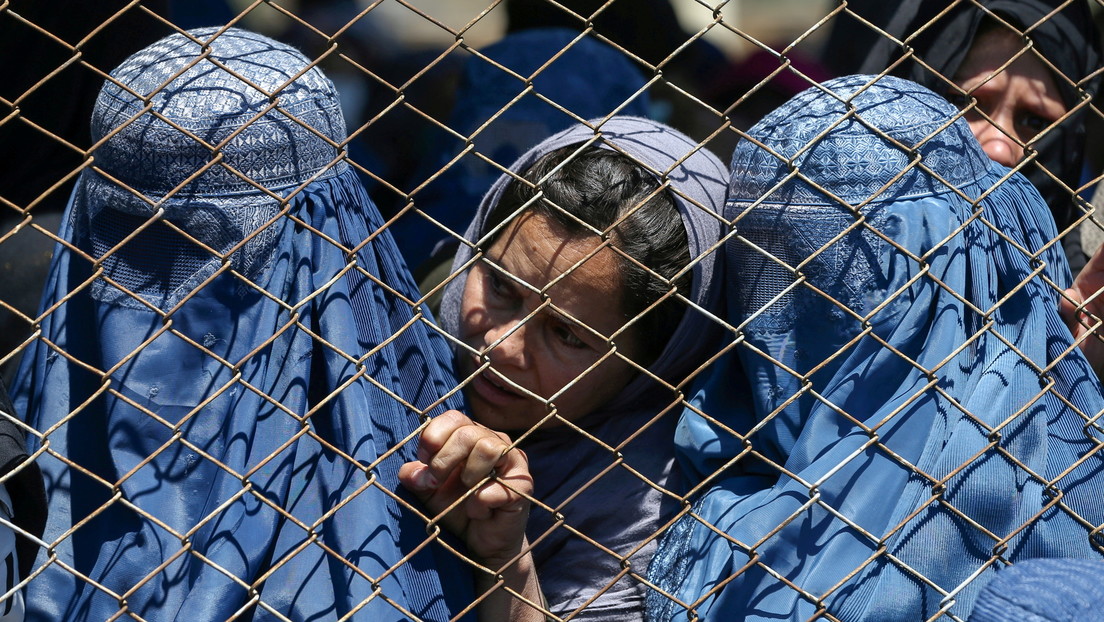 Los talibanes 'invitan' a las mujeres afganas a participar en el nuevo Gobierno