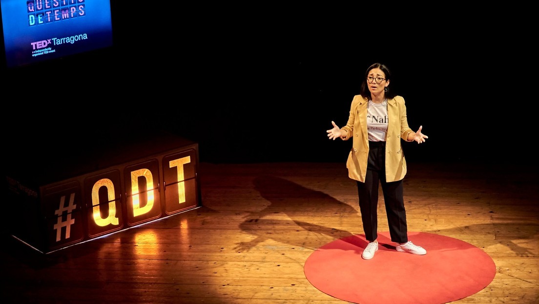 La 'youtuber' que creó su canal cuando era migrante irregular para contar su experiencia y ayudar a otros a obtener sus papeles en España