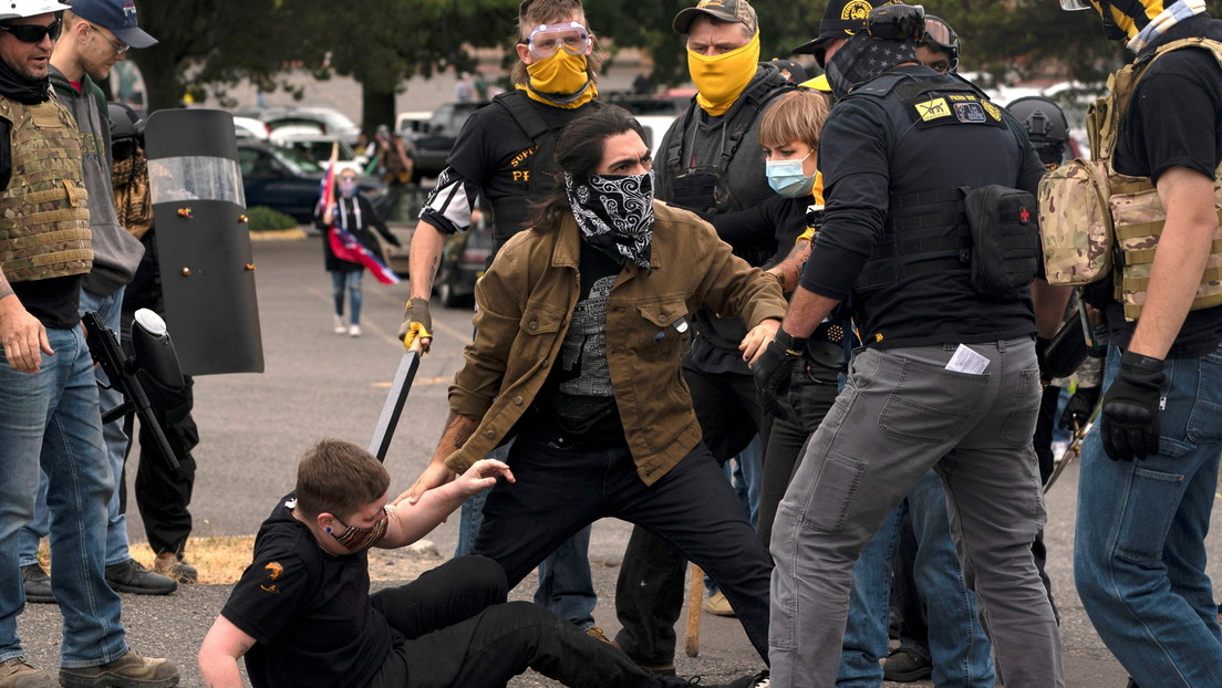 Enfrentamientos entre miembros de Antifa y seguidores de Trump terminan en tiroteo (VIDEOS)