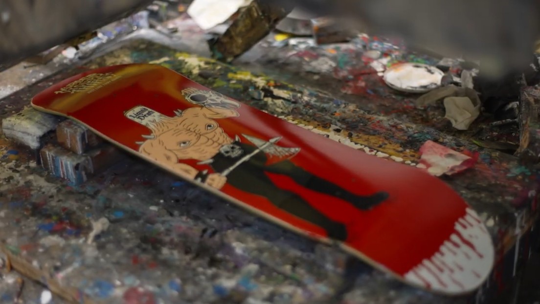 Patinetas con sangre de Tony Hawk: la 'exclusiva' propuesta de una marca de agua estadounidense (VIDEO)