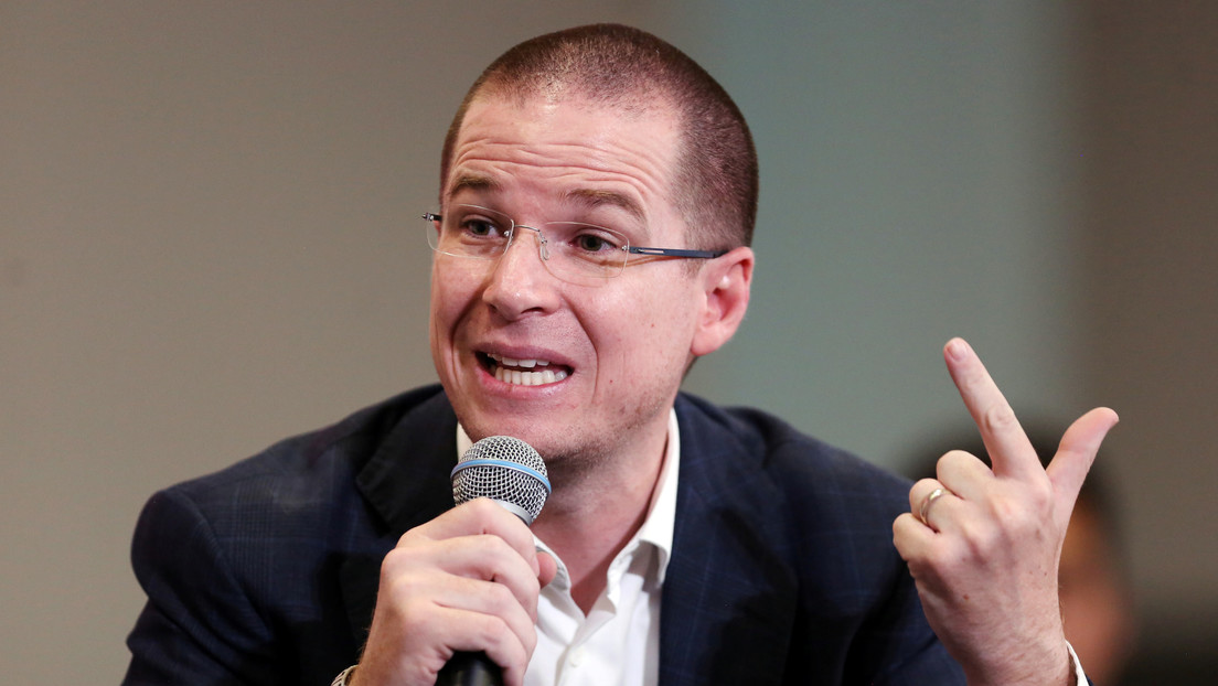 "¿Quién lo manda a agarrar dinero?": La respuesta de López Obrador al excandidato presidencial que lo retó y que ya anticipó que huirá del país